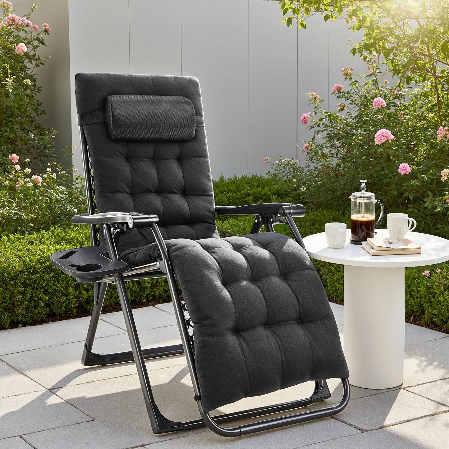 Escape into effortless relaxation with a recliner that curves to your body, providing true weightlessness and calm moments under the open sky.
