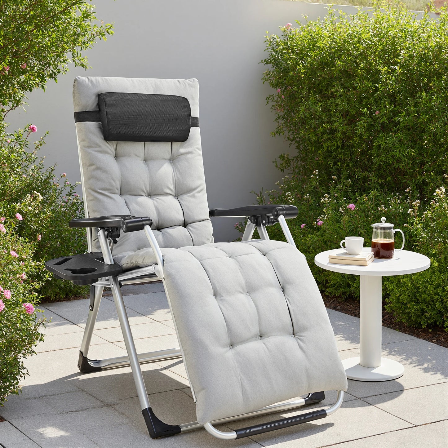 Escape into effortless relaxation with a recliner that curves to your body, providing true weightlessness and calm moments under the open sky.